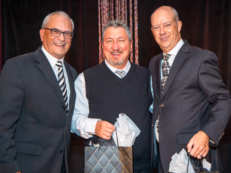 Yves Vermette (vice-président FQCC) - 𝗚𝗮𝗲́𝘁𝗮𝗻 𝗛𝗲́𝗯𝗲𝗿𝘁 (𝟭𝟴 𝗮𝗻𝘀) et  𝗔𝗹𝗮𝗶𝗻 𝗕𝗼𝘆𝗲𝗿 (𝗽𝗿𝗲́𝘀𝗶𝗱𝗲𝗻𝘁 𝗙𝗤𝗖𝗖- 𝟭𝟴 𝗮𝗻𝘀) - Magazine Camper