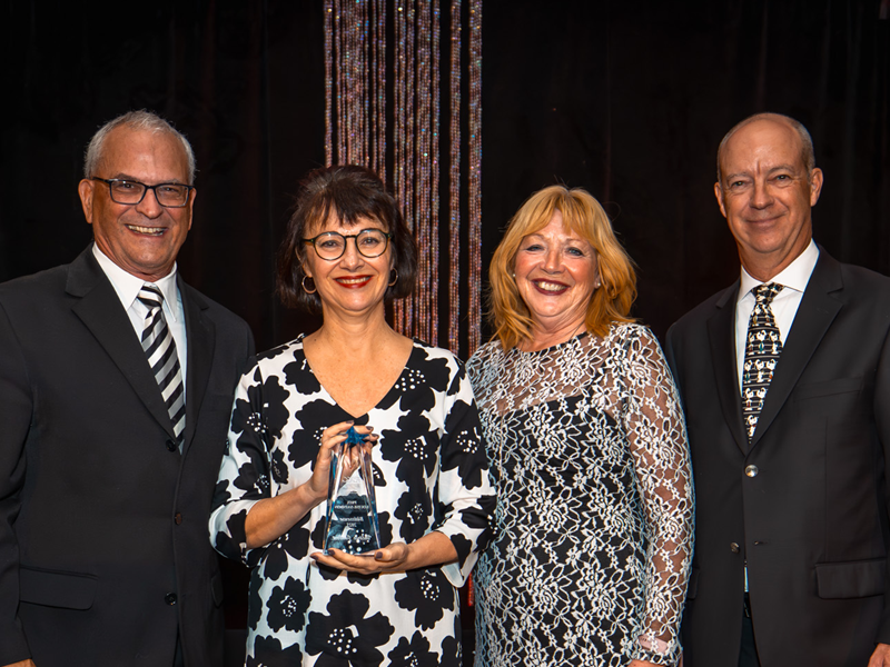 Yves Vermette (vice-président FQCC), 𝗩𝗮𝗹𝗲́𝗿𝗶𝗲 𝗝𝗼𝘂𝗯𝗲𝗿𝘁, Johanne Grenier (administratrice FQCC), Alain Boyer (président FQCC) - Magazine Camper