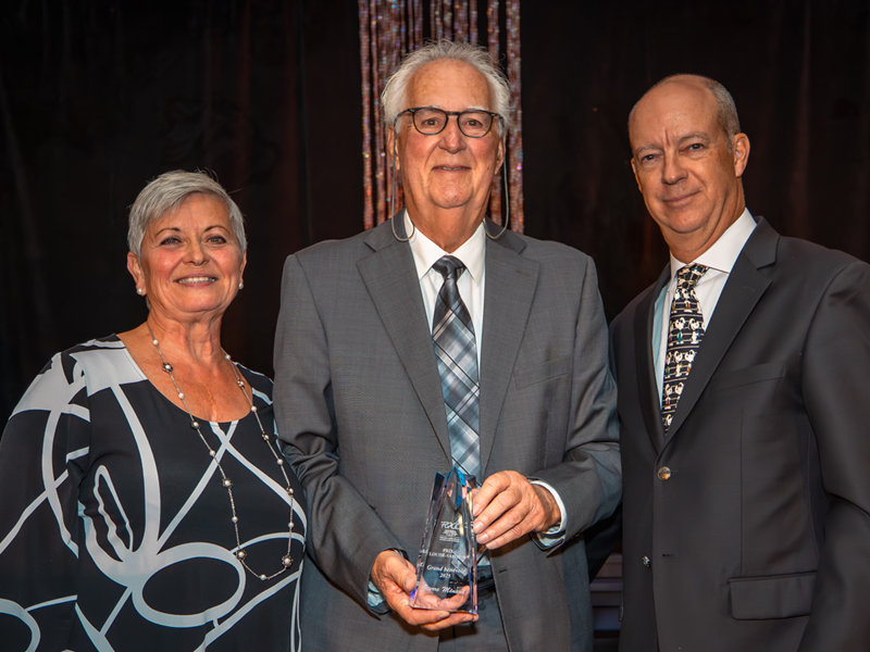 Francine Nault (ex-secrétaire FQCC) 𝗣𝗶𝗲𝗿𝗿𝗲 𝗠𝗲́𝗻𝗮𝗿𝗱, Alain Boyer (président FQCC) - Magazine Camper